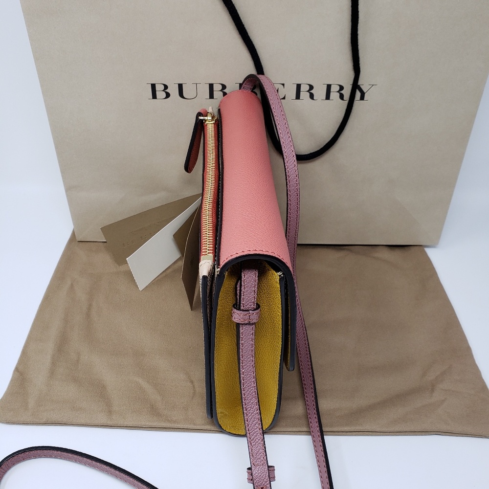 100% Auth Burberry Soft Grain Haymarket Crossbody - Picture 3 of 8